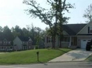 1608 Middle Creek Cir, Fayetteville, NC 28314