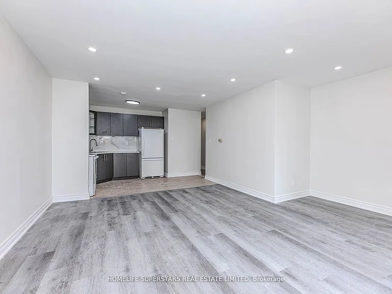 1164 The Queensway #A — Photo 5