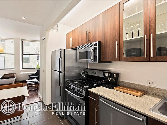 3rd image of 82 Beaver St #Penthouse 08
