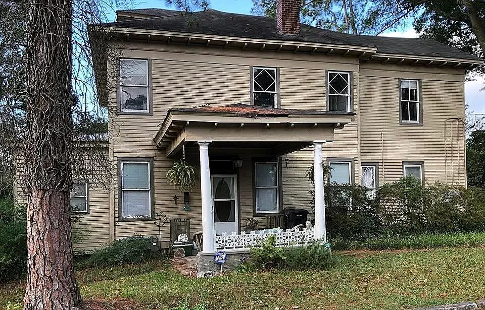 2222 Queens Way