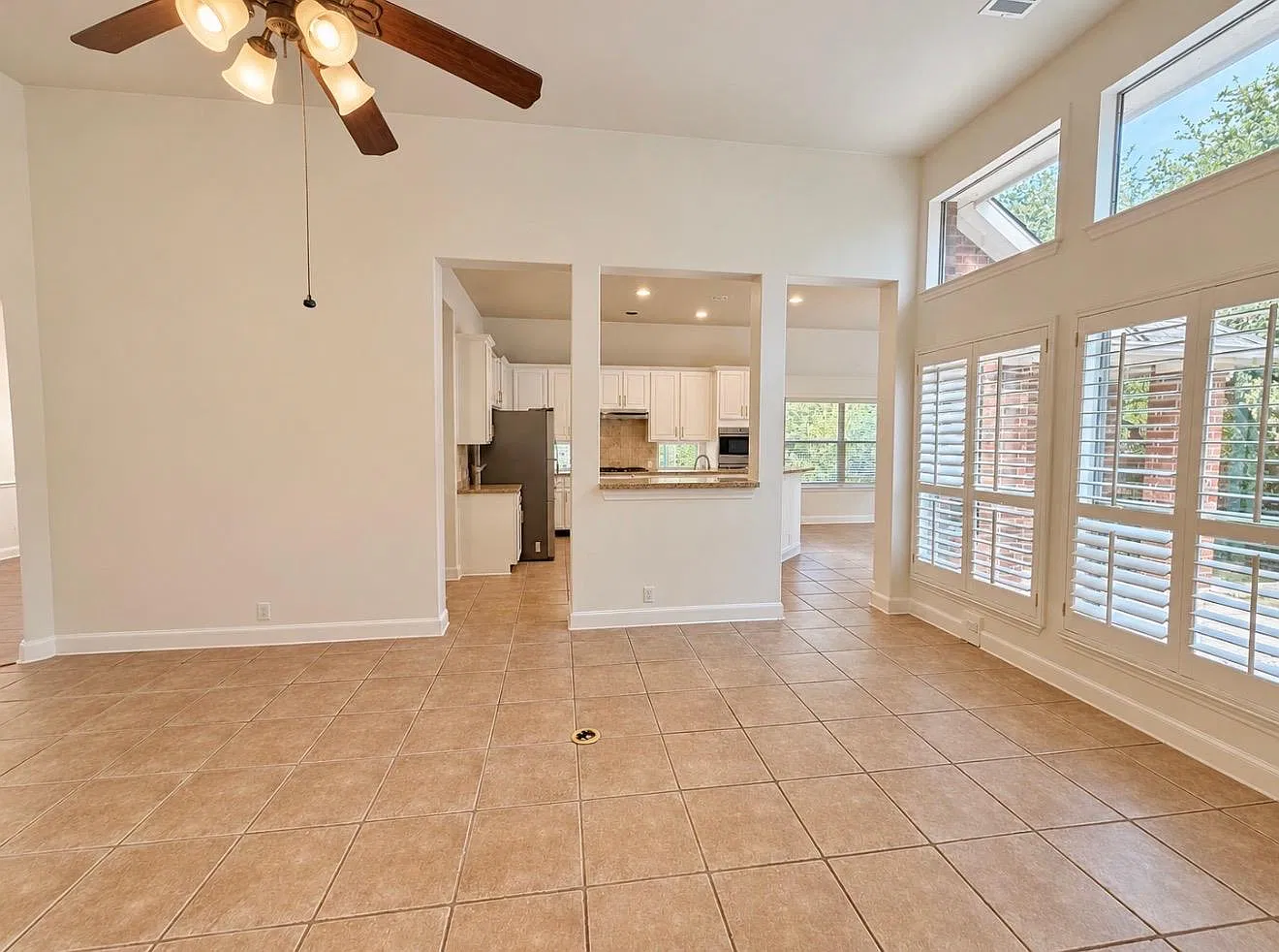 3 bed, 2.0 bath, 2485 sqft, $3,100 — Photo 3