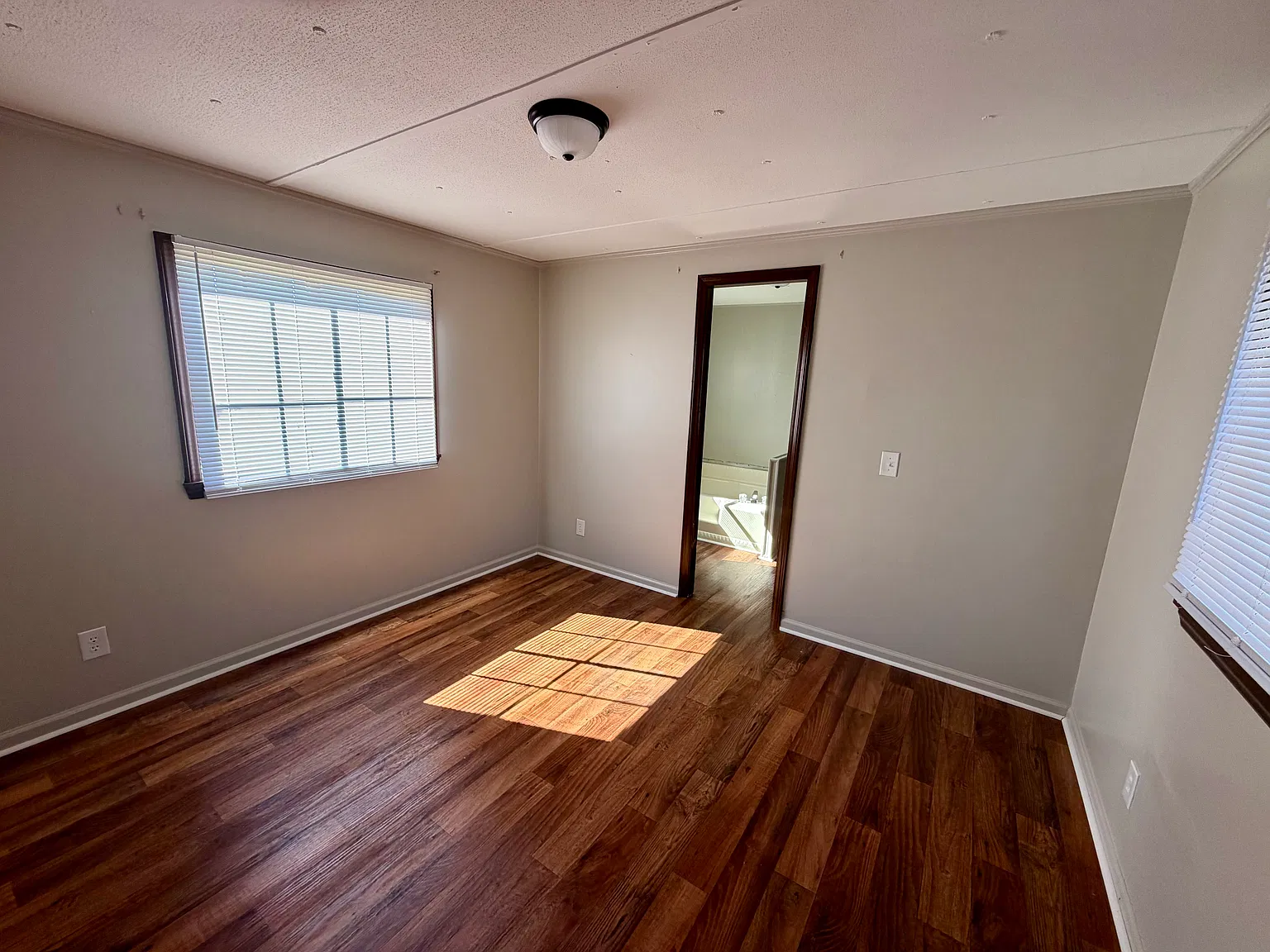 2 bed, $995 — Photo 4