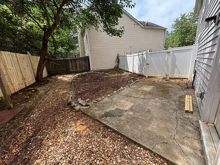 310 Paxton Ct — Photo 24