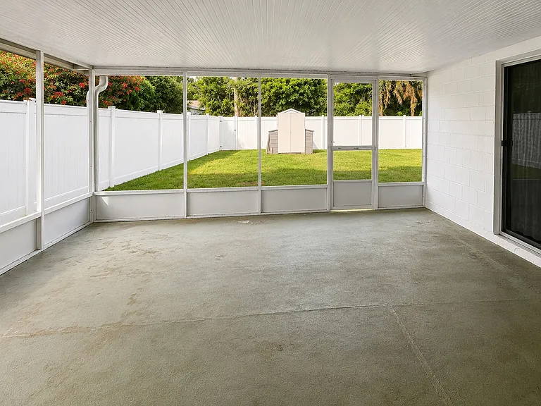 5651 Kelly Dr N — Photo 25