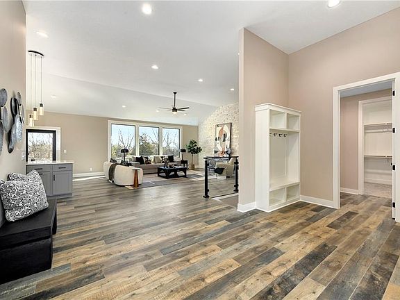 4th image of 20322 166th St