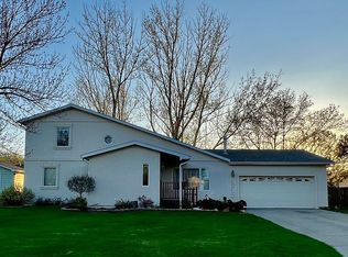 1712 5th St SE, Minot, ND 58701