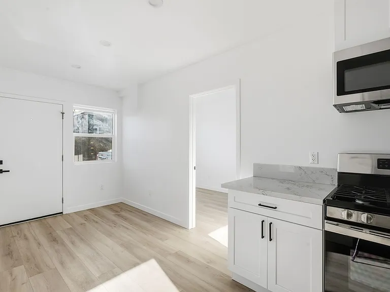 1805 W 80th St — Photo 25