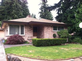 9815 Roosevelt Way NE, Seattle, WA 98115