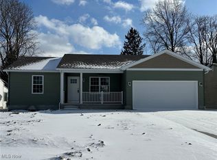 3253 Glen Oaks Dr, Youngstown, OH 44511