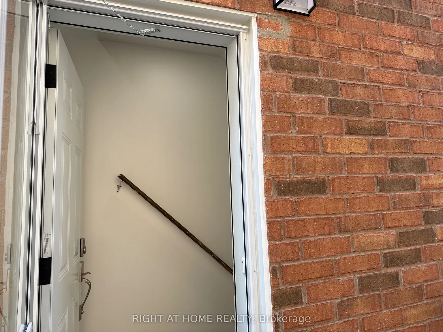 3 bed, $2,000 — Photo 4