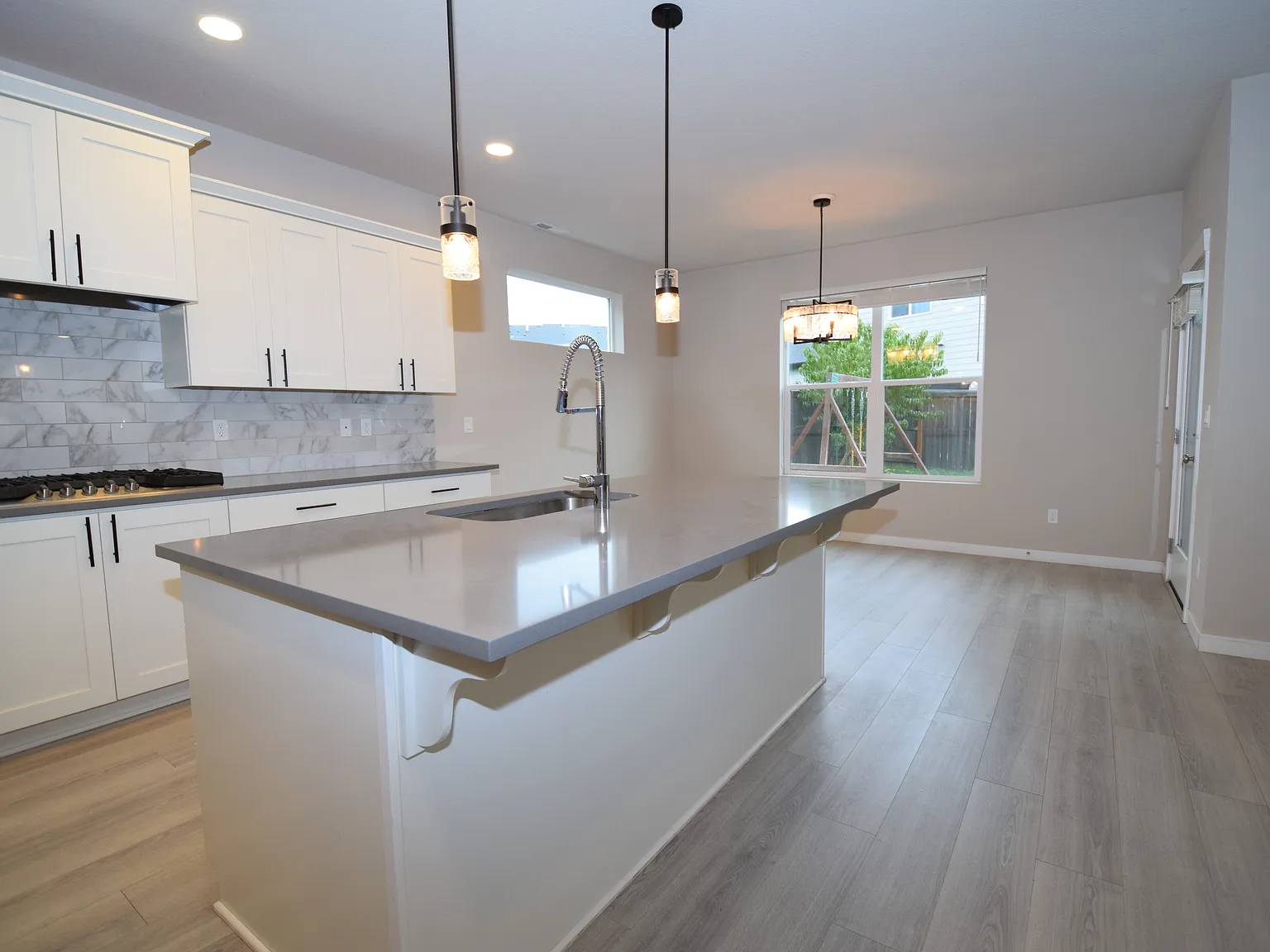 1690 S Quartz Dr - 1 — Photo 2
