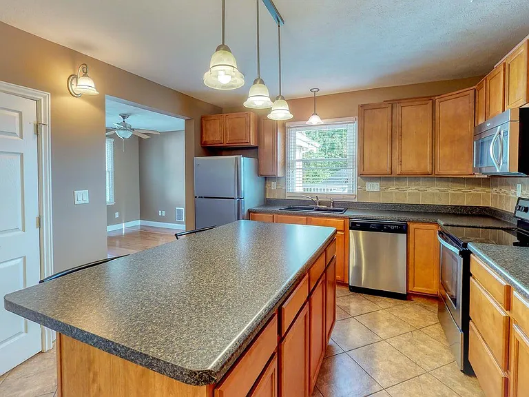 404 E 3rd St #4 — Photo 3