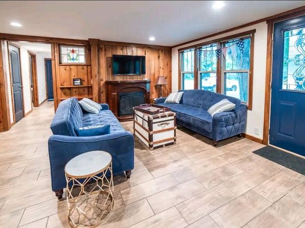 9815 E Cherry Bend Rd