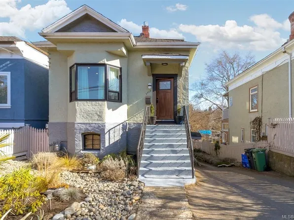 1709 Fernwood Rd, Victoria, BC V8T 2Y3