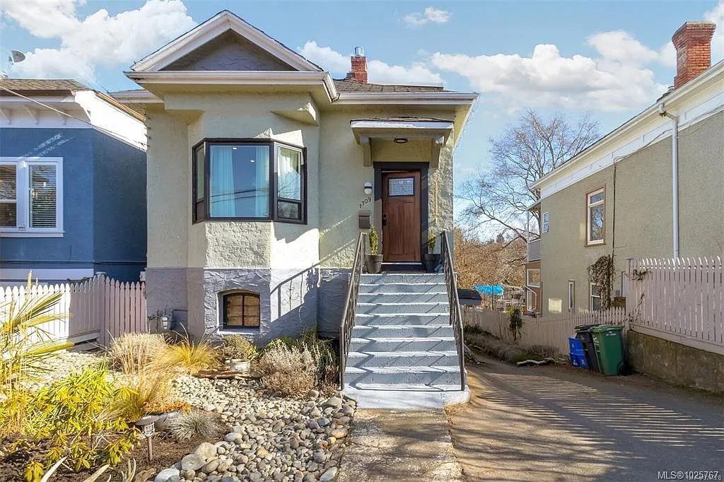 1709 Fernwood Rd photo 1