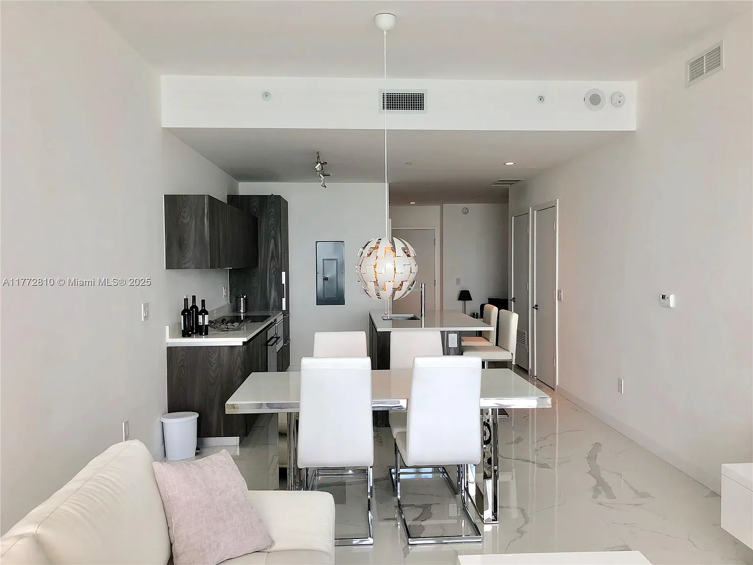 2 bed, 1244 sqft, $6,100 — Photo 4