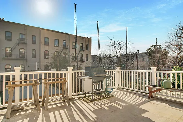 Rented by Twyford Real Estate | media 2