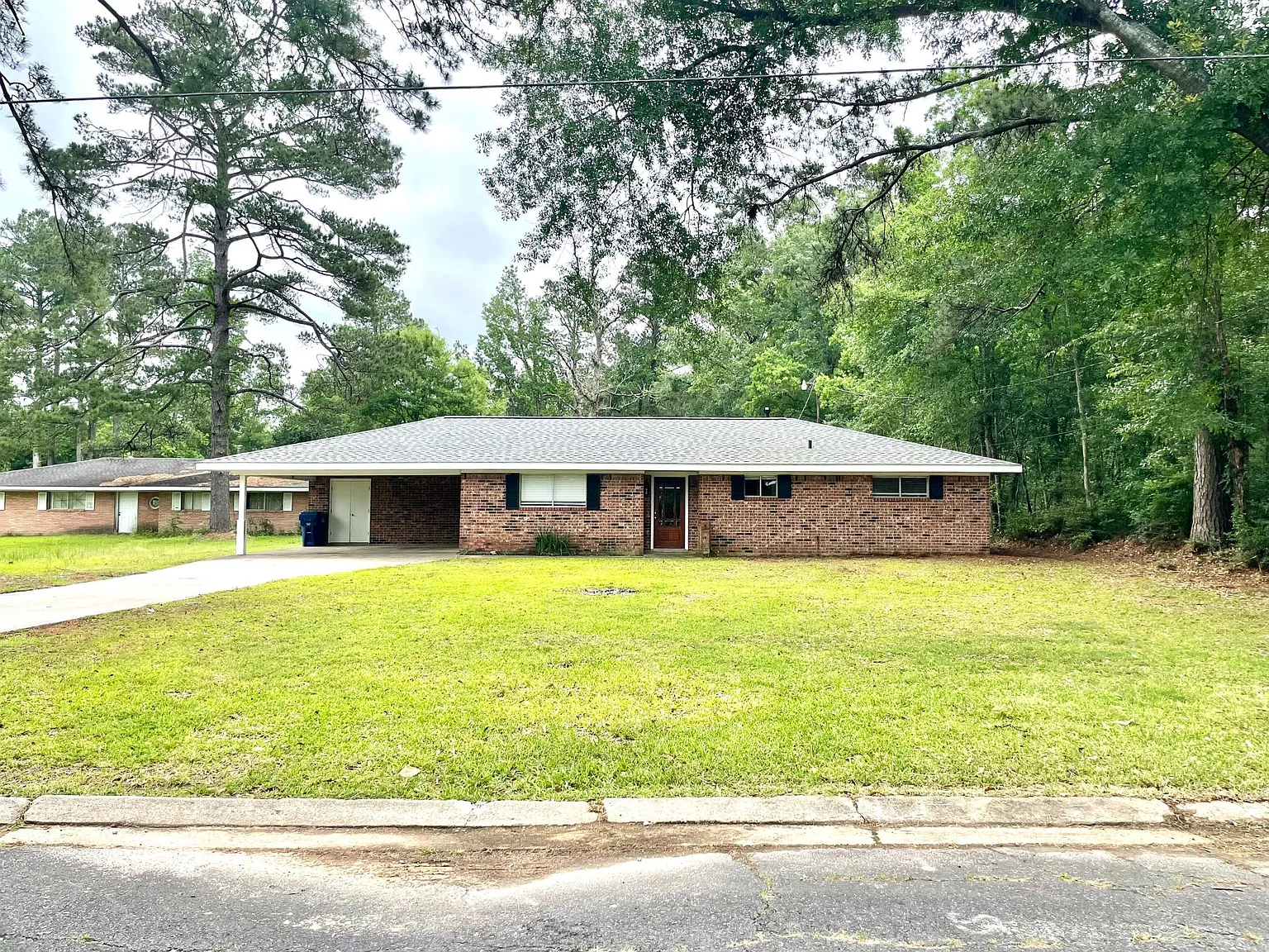 520 Meadow Ln — Photo 1