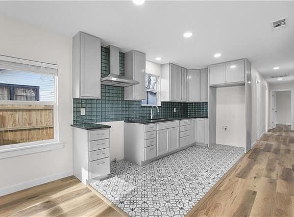 2nd image of 3801 Cumberland Ave