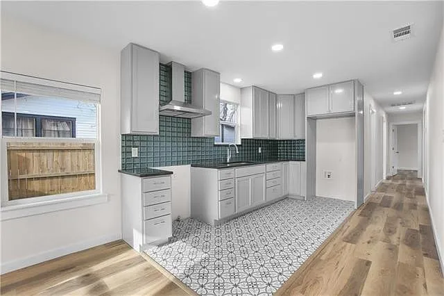 3801 Cumberland Ave — Photo 2