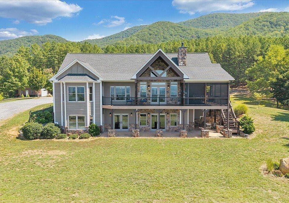 1st image of 890 Blain Rd