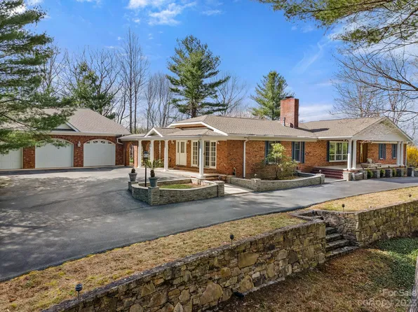 119 W Kindy Forest Dr, Hendersonville, NC 28739