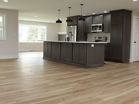 5th image of 2526 Brookview Dr