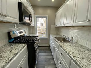135 Kenyon Ave #2, Pawtucket, RI 02861