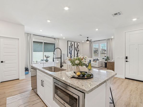 3411 N Val Vista Dr #1056