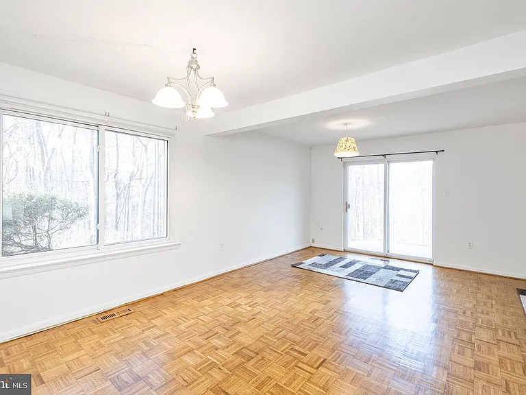 12265 Greenleaf Ave — Photo 11