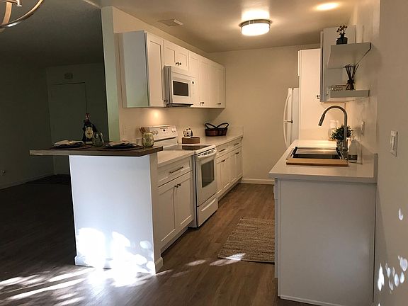 4th image of 5349 Newcastle Ave APT 8