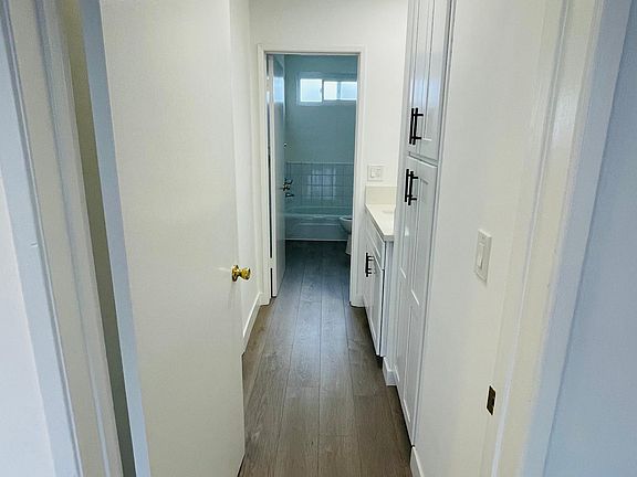 5th image of 1009 N Edinburgh Ave