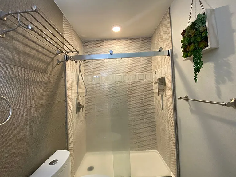 1 and 2 Bedrooms Great Location with Community Pool and Onsite Laundry! 1/2 of Mile from U of A — Photo 54