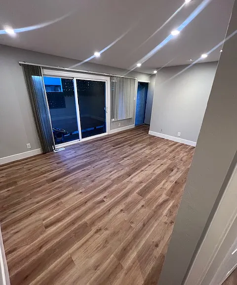 Lv. rm. Note all the modern overhead Can Lighting.
Big 8' Patio Sliding glass door with bug screen.