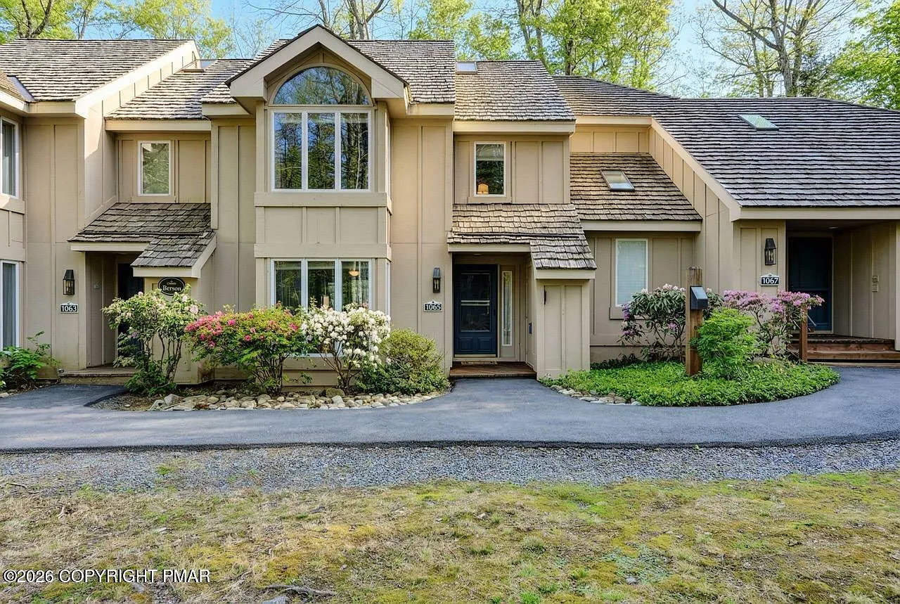 1065 Crestwoods Dr photo 1