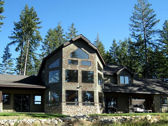 Relax and enjoy the view of the lake from the hot tub located on the paved patio.