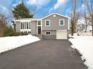 4 Richlee Dr, East Northport, NY 11731