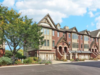 402 Brownstone Dr, St Charles, IL, 60174