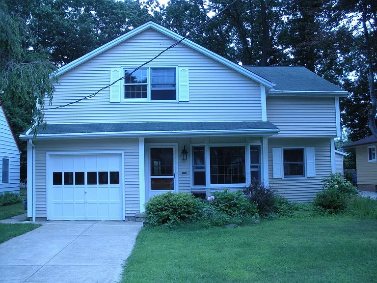 27901 Knickerbocker Rd — Photo 1