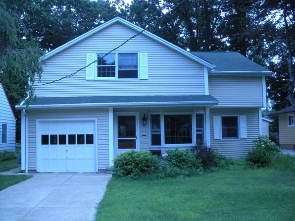 27901 Knickerbocker Rd, Bay Village, OH 44140