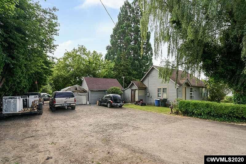 2nd image of 4782 Lancaster Dr NE