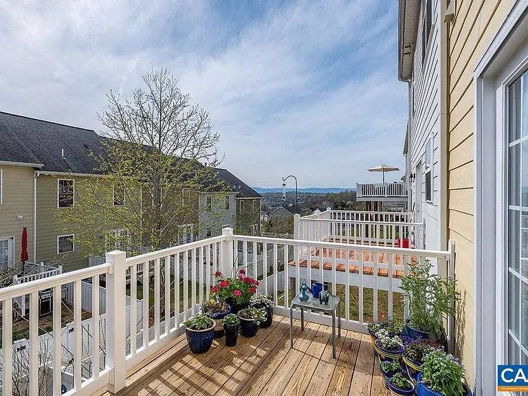 2427 Winthrop Dr — Photo 16