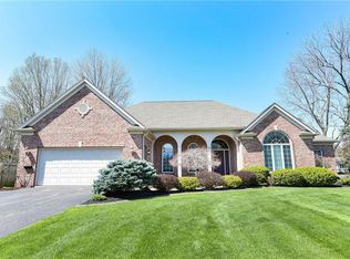 8 Sunleaf Dr, Penfield, NY 14526