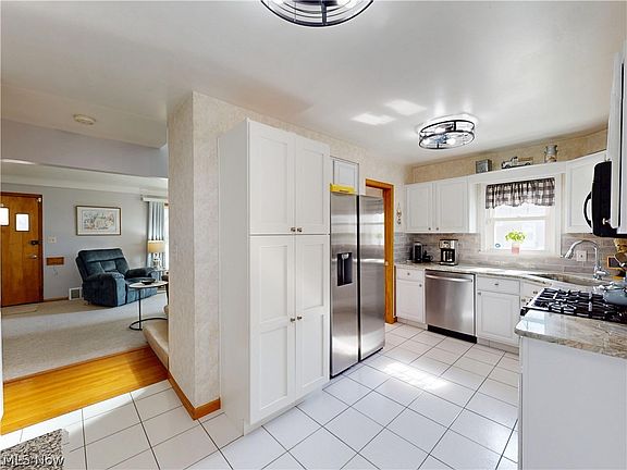 5th image of 1554 Rush Rd