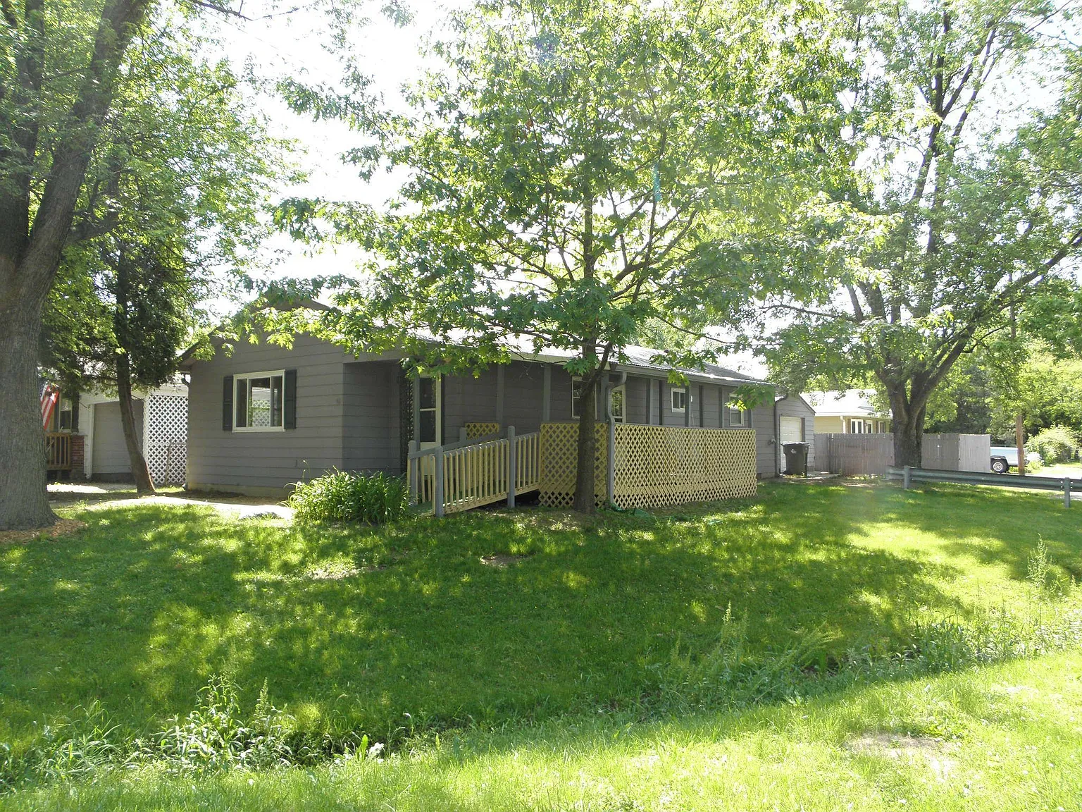 3702 S State Ave photo 1