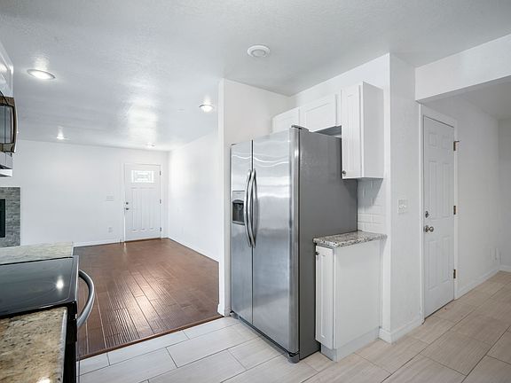 5th image of 3818 W Iowa Ave