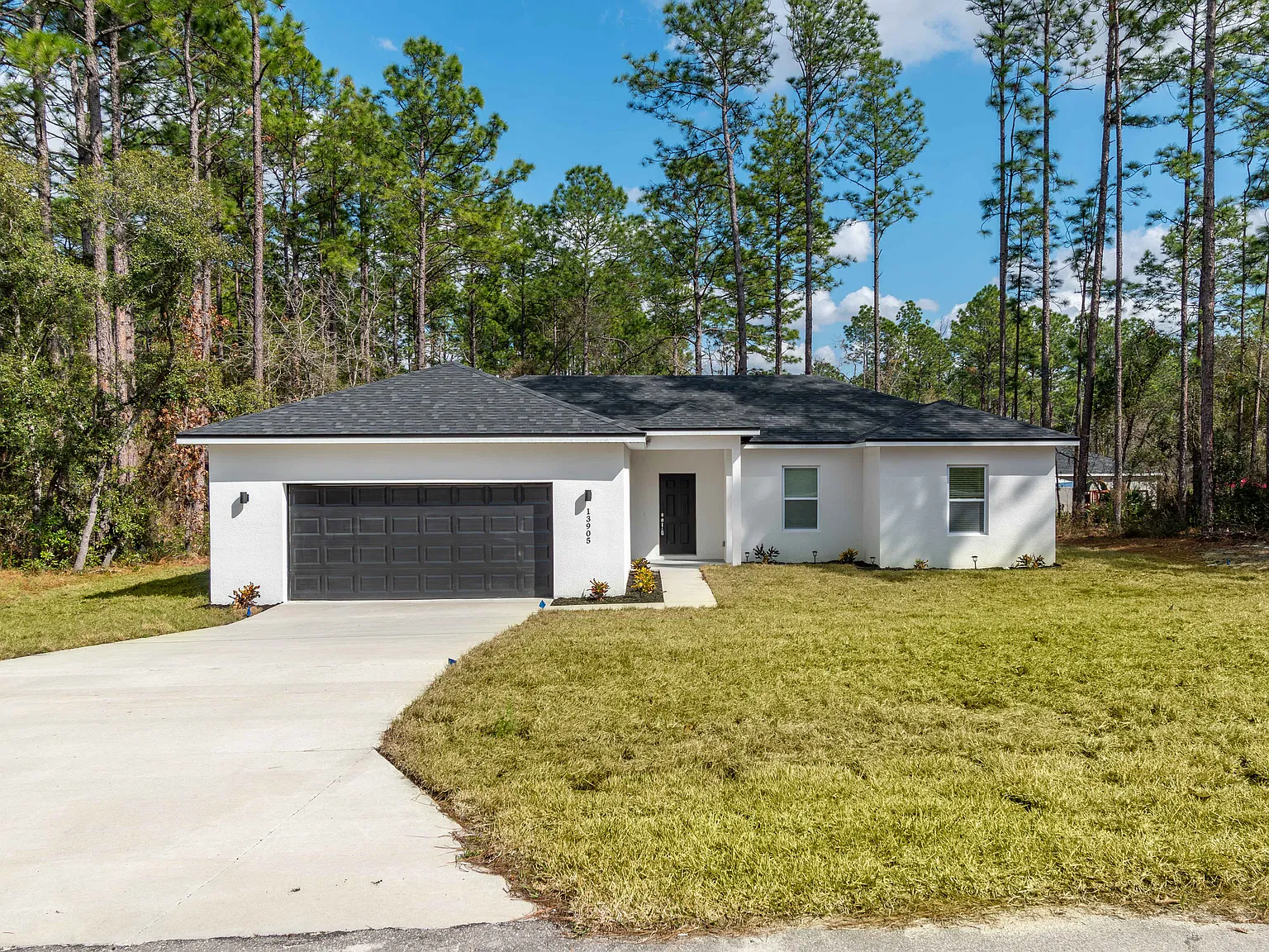 4 bed, 1659 sqft, $2,100 — Photo 1