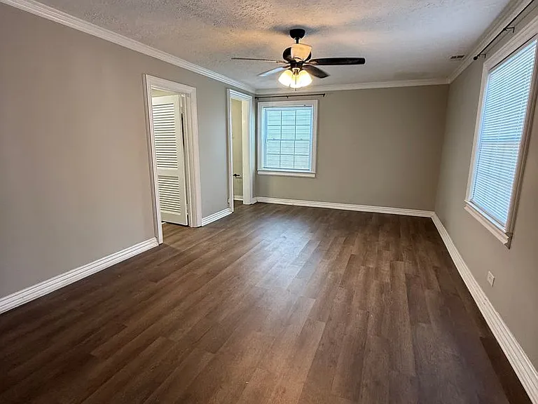 287 E Eastland St — Photo 23