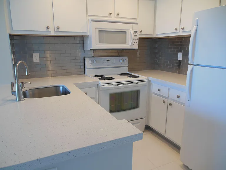728 Executive Center Dr #31 — Photo 2