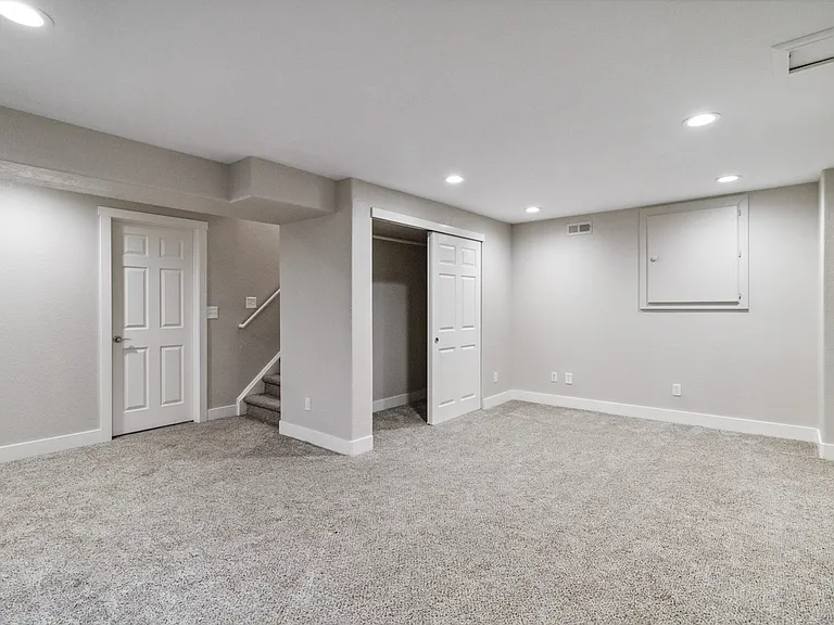 5357 E Hamilton Ave — Photo 4